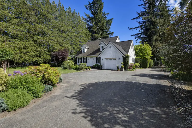 Professional real estate exterior photography of the driveway at 23430 50 Avenue Langley